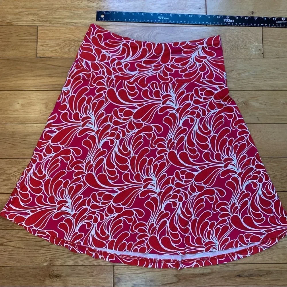 H&M Rayon two tone red/pink + white outlined flowers sz 10 + summer + casual